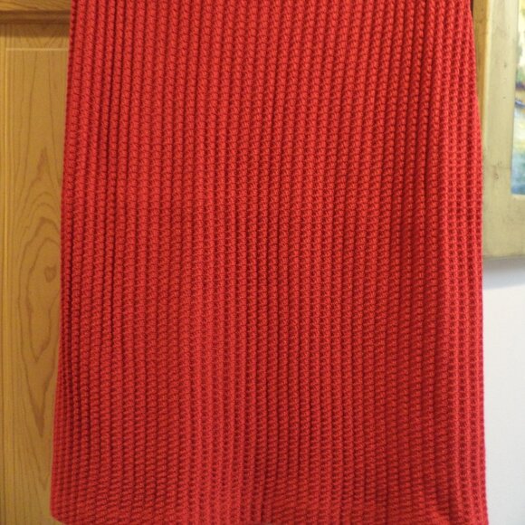 St. John Knit Pencil RED Skirt ~ Size: 6 Excellent Condition and Appearance - Picture 2 of 9